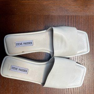 WHITE STEVE MADDEN SLIP ON SANDALS